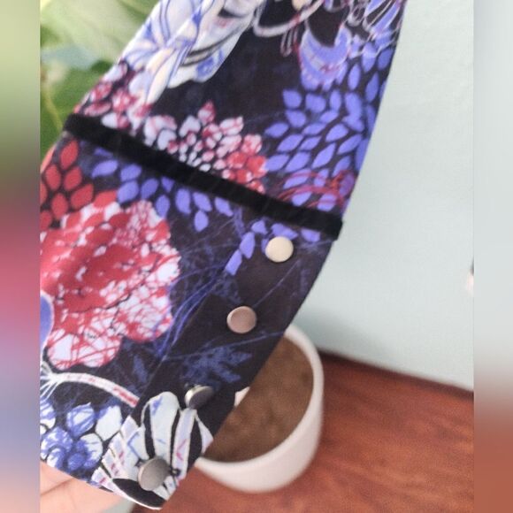 Guess NWOT fit and flare velvet trim mesh cleavage floral dress - Picture 5 of 16